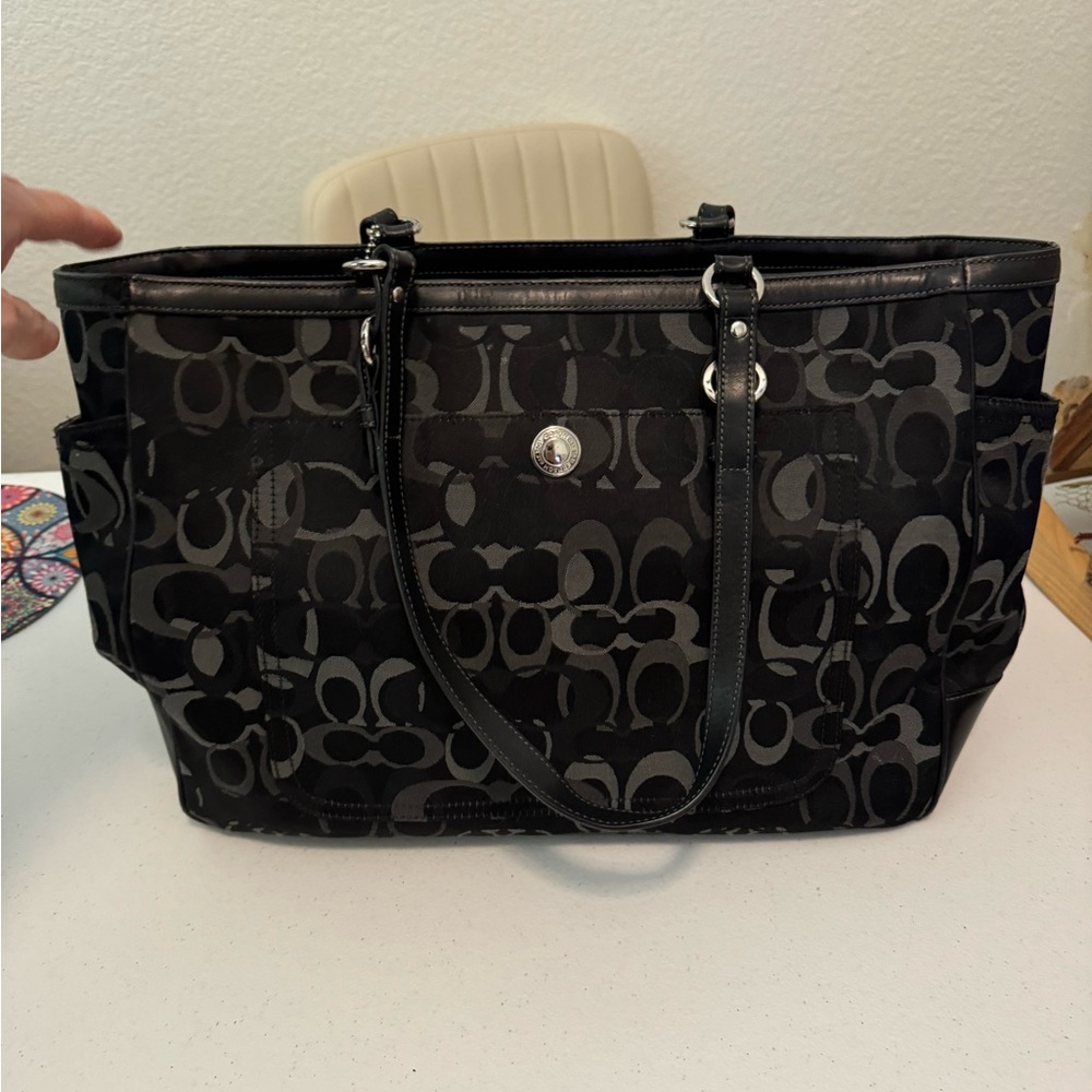 LARGE SIGNATURE COACH TOTE EXCELLENT CONDITION